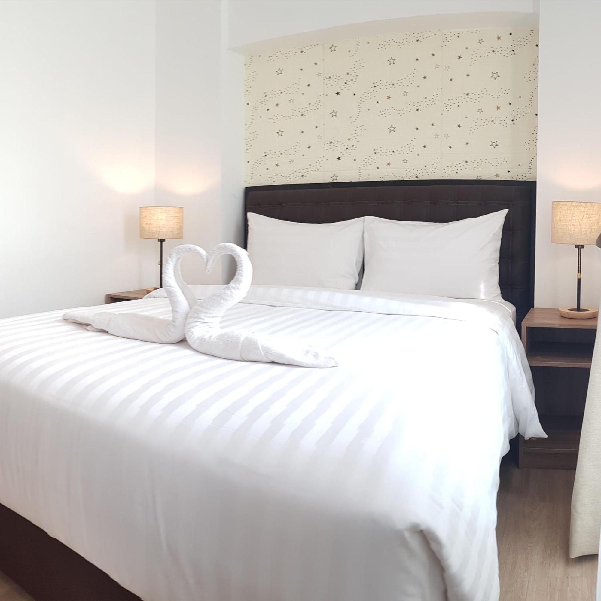 Bening Boutique Hotel Managed By Salak Hospitality Bekasi Eksteriør billede