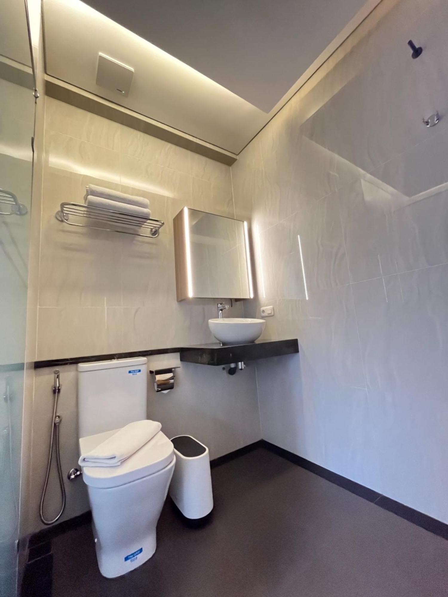 Bening Boutique Hotel Managed By Salak Hospitality Bekasi Eksteriør billede